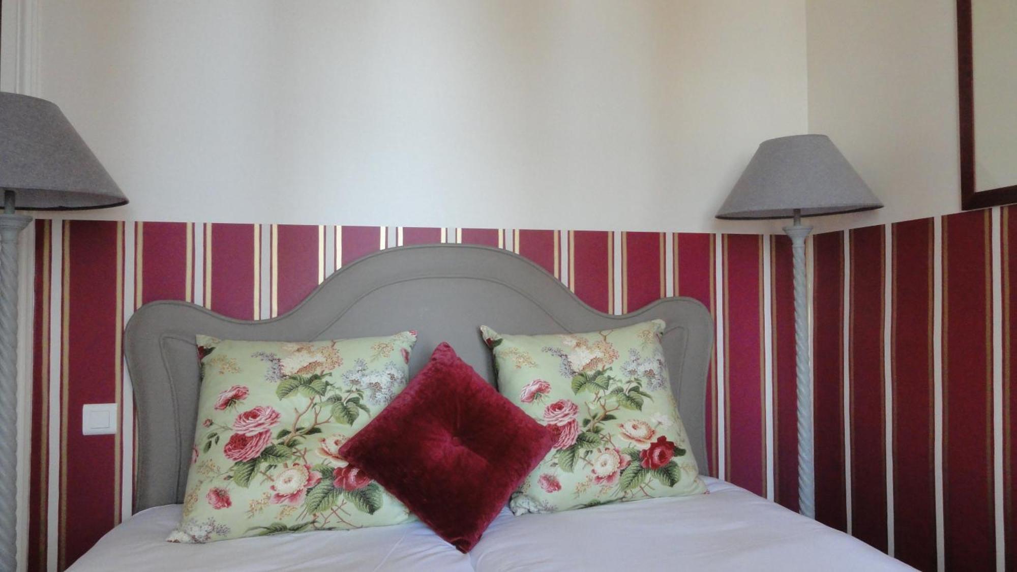 Hotel Villa Reine Hortense ディナール 部屋 写真